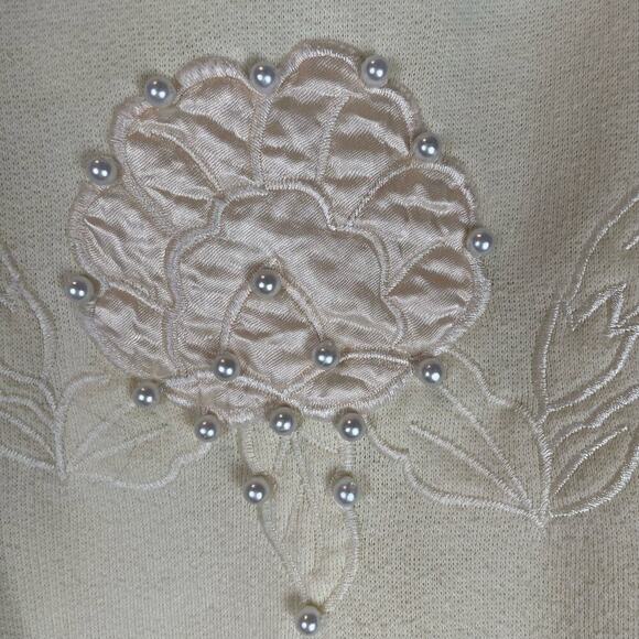 Vintage yellow floral appliqué beaded mock neck sweatshirt - Picture 5 of 9